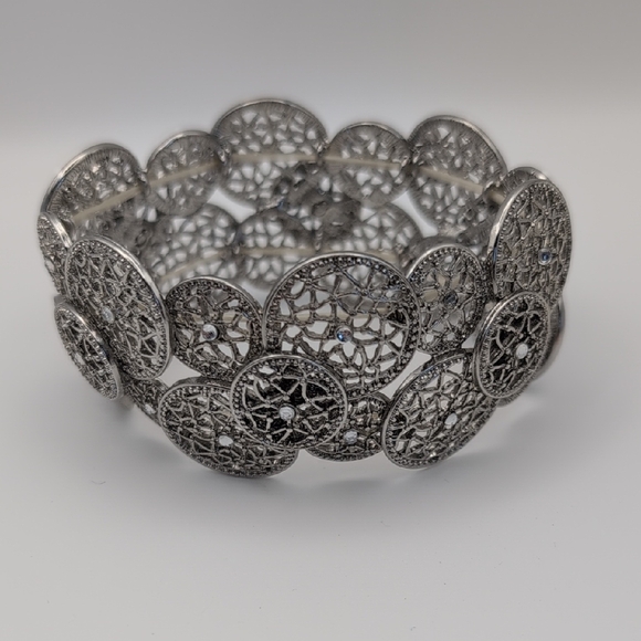 Jewelry - Vintage-Inspired Silver Tone Filigree Stretch Bracelet 7"